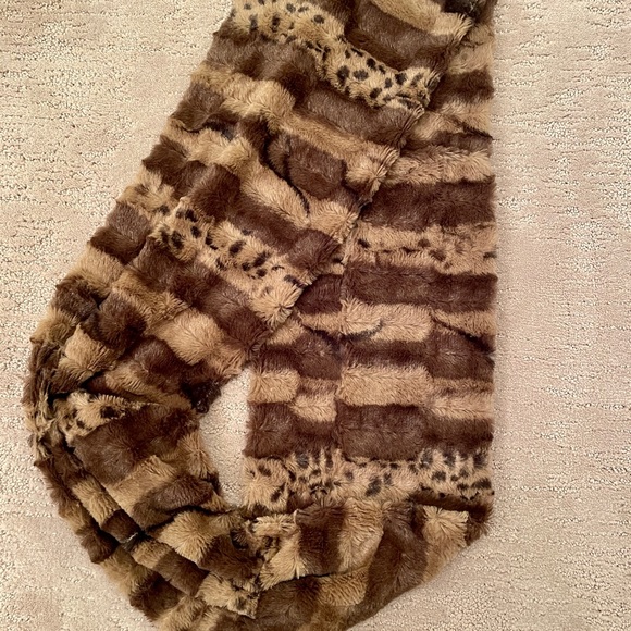 Faux fur infinity scarf - Picture 2 of 2